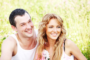 Fototapeta premium lovers on grass field