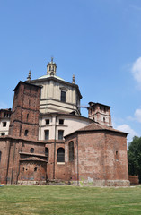Fototapeta na wymiar Basilica of San Lorenzo - Milano Italy