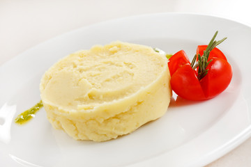 Mashed potato with tomato
