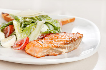 Fish steak with vegetables