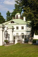 Fototapeta na wymiar Wing mansion with a gate