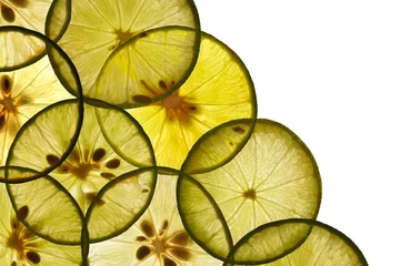 Crédence de cuisine en plexiglas Tranches de fruits Morceaux de citron sur fond blanc
