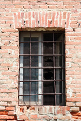Fototapeta na wymiar zakratowane okno