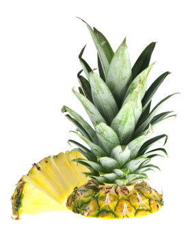 Zerschnittene Ananass mit Dreiecken