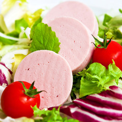 Salat - Geflügelwurst © Pixelot