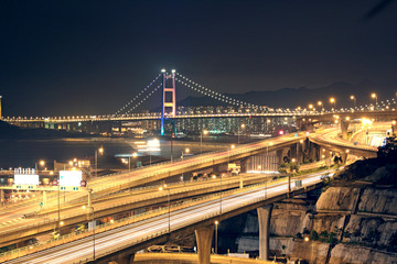 Fototapeta na wymiar noc sceny z autostrady Bridge w Hongkongu.