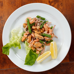 salad with shrimps
