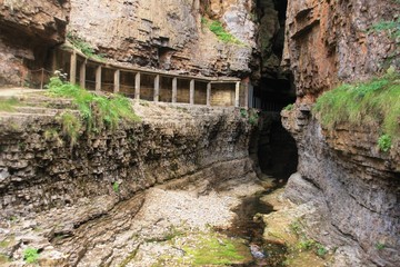 entrée de l'abime de Bramabiau