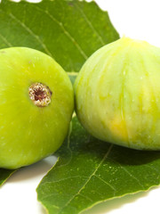fichi sulla foglia - figs on the leaf