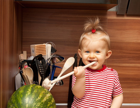 Baby in der K&uuml;che
