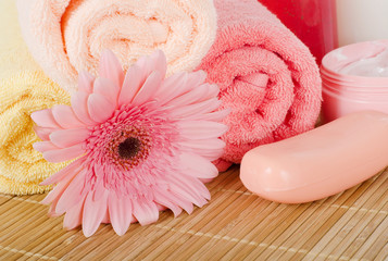 Obraz na płótnie Canvas Pink gerbera and a towel