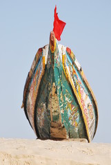 pirogue vue de dessous au Sénégal - obrazy, fototapety, plakaty