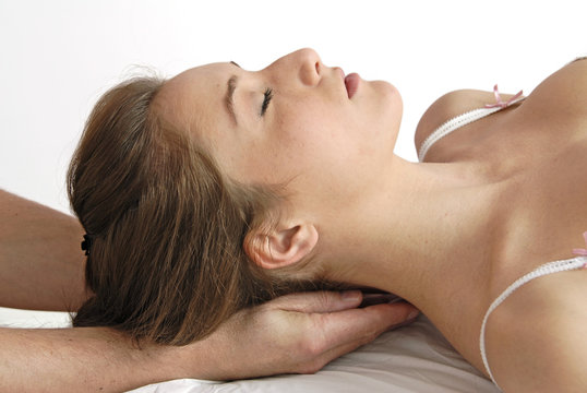 femme kin&eacute;sith&eacute;rapie osth&eacute;opathie