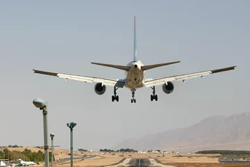 Keuken foto achterwand Midden-Oosten Passenger airplane before landing.
