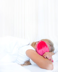 Obraz na płótnie Canvas Closeup portrait of a cute young woman sleeping on the bed weari