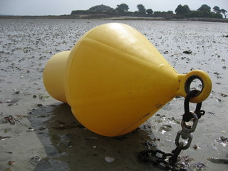 Bouée jaune marée basse