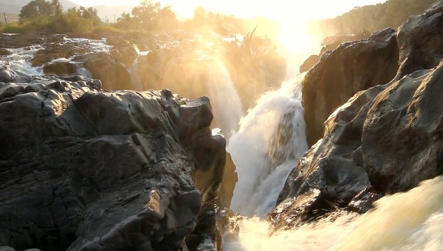 Wasserfall am Morgen, (Epupaf&auml;lle, Namibia)