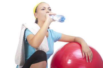 Fototapeta premium portrait of sportswoman drinking water after training with fitba