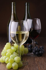 verres de vin et raisin