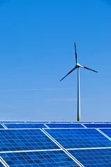 Solarenergie und Windkraft © Hubert Körner
