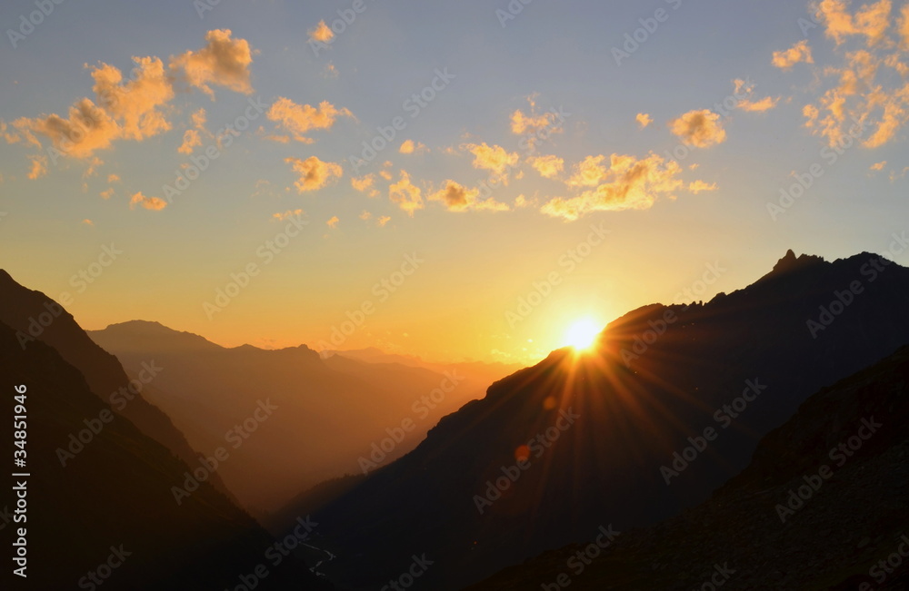 1000_F_34851946_sd9311ekHP21AEBevo9olsOo3iogGZBy.jpg