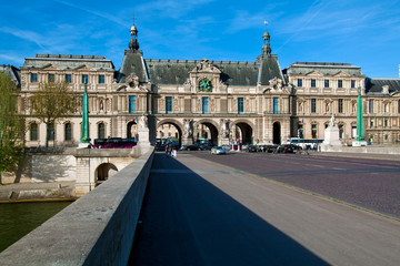 Obraz premium View on the Louvre from Pont du Caroussel, Paris, France