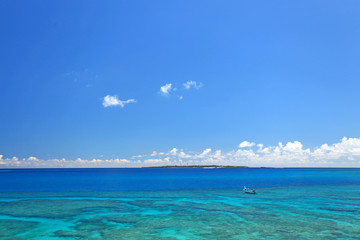 Fototapeta na wymiar Piękne morze z małej wyspy