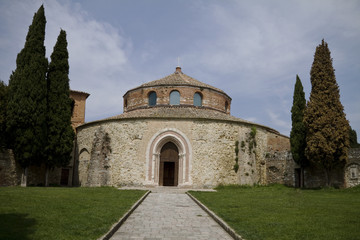 Fototapeta na wymiar Perspektywicznym starożytnego Kościoła w Perugia, Włochy