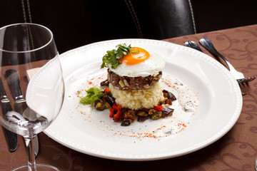 beef burger with egg and potatoes