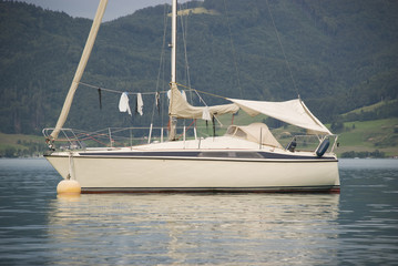 leeres segelboot