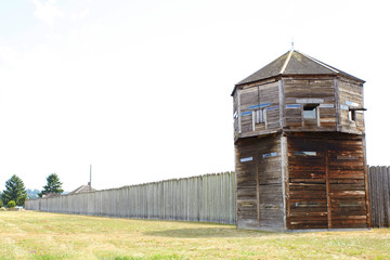 Oude houten toren in een fort in Vancouver, WA