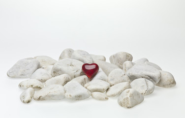 Herz auf Kieselsteinen