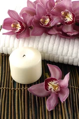 Foto op Plexiglas Spa treatment for beauty and relax. Candle and orchid flower © Mee Ting