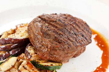 Grilled steak with vegetables