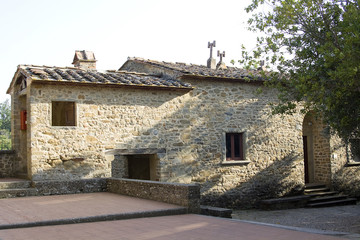 Fototapeta na wymiar Typowy toskański dom (miejsce urodzenia Leonarda da Vinci)
