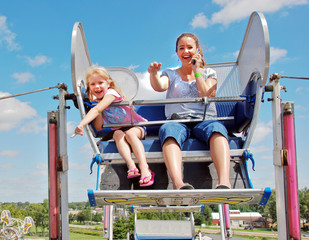 Obraz premium family on ferris wheel