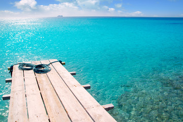 Fototapeta na wymiar Formentera plaża drewno molo turkus balearic morze