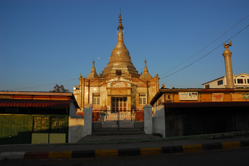 Naklejka premium Golden pagoda in Myanmar temple 2.