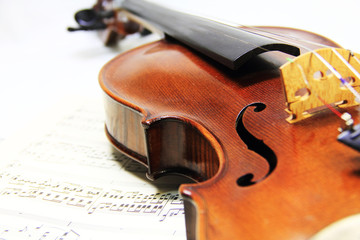 バイオリンと楽譜