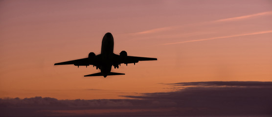Fototapeta premium Airplane on sunset sky