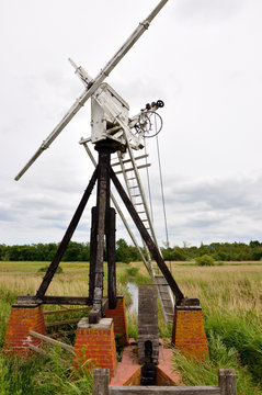 Skeleton Windpump At How Hill