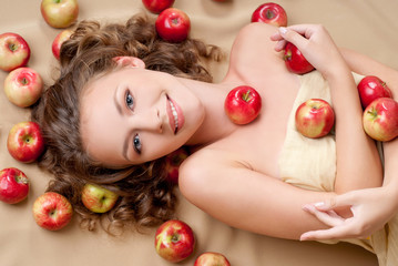 Fototapeta na wymiar girl with apples