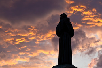 Fototapeta premium Monk Silhuete and Dusky Cloudy Sky