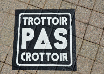 Trottoir, pas "Crottoir"