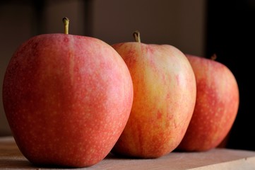 red apples