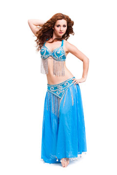 orientalische Tänzerin in türkisfarbenen Kostüm