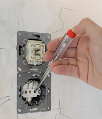 Elektriker bei der Arbeit