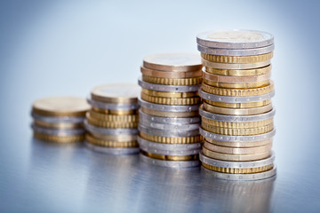 Piles de monnaie en croissance