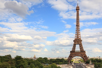 Fototapeta na wymiar Wieża Eiffla - Paryż