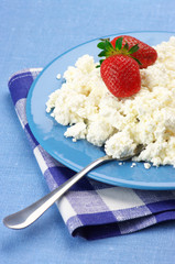 Cottage cheese with strawberries